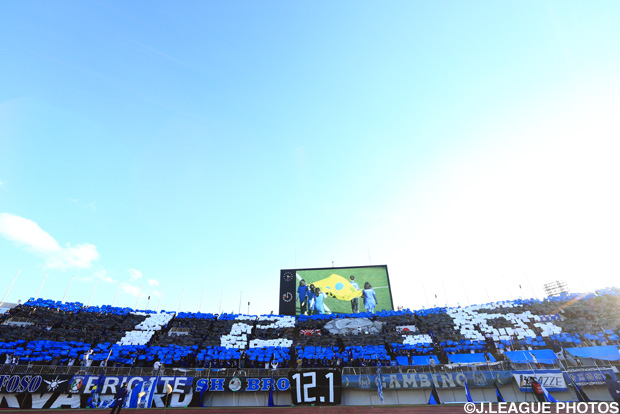 ゴール裏には鮮やかなコレオグラフィーが浮かび上がった【王者の系譜 2014年 Ｇ大阪】