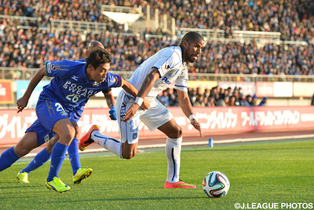 力強いドリブルから好機を生み出したパトリック【王者の系譜 2014年 Ｇ大阪】