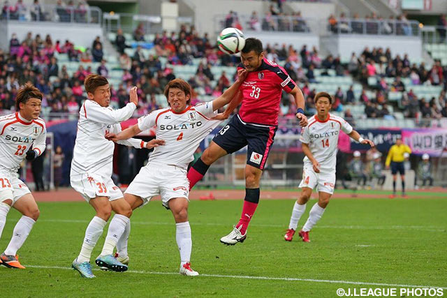 セットプレーから得意のヘディングシュートを放った茂庭　照幸（Ｃ大阪）【Ｊ１昇格プレーオフ 準決勝 Ｃ大阪vs愛媛】（7/15）