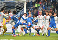 CKからウェリントン（#17）が押し込み、試合の均衡を破った福岡【Ｊ１昇格プレーオフ 準決勝 福岡vs長崎】（8/15）