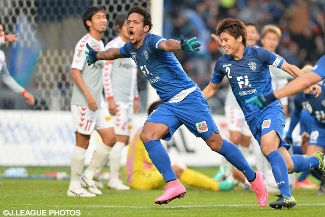 待望の先制点を決め、雄たけびを上げるウェリントン（福岡）【Ｊ１昇格プレーオフ 準決勝 福岡vs長崎】（9/15）