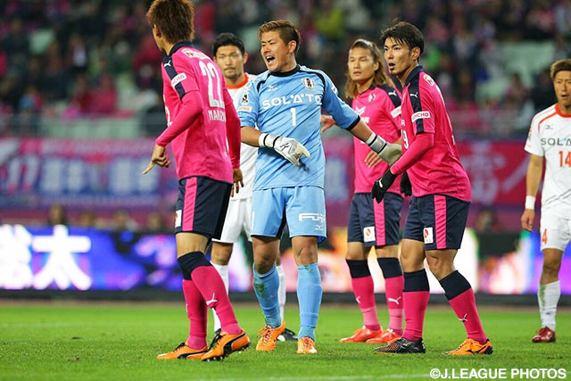 試合終盤のパワープレーでＣ大阪ゴールに迫った児玉　剛（愛媛）【Ｊ１昇格プレーオフ 準決勝 Ｃ大阪vs愛媛】（12/15）