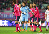 試合終盤のパワープレーでＣ大阪ゴールに迫った児玉　剛（愛媛）【Ｊ１昇格プレーオフ 準決勝 Ｃ大阪vs愛媛】（12/15）