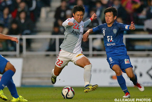 少ないチャンスを活かして、果敢にシュートを放った井上　裕大（長崎）【Ｊ１昇格プレーオフ 準決勝 福岡vs長崎】（10/15）