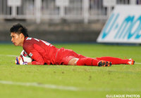 ファインセーブでゴールを死守した中村　航輔（福岡）【Ｊ１昇格プレーオフ 準決勝 福岡vs長崎】（11/15）