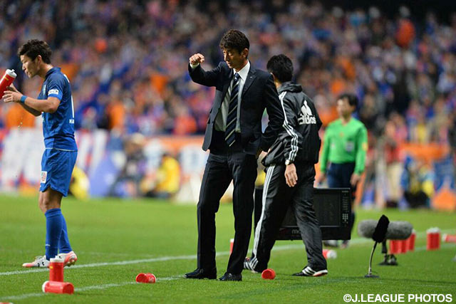 的確な采配で福岡を決勝へと導いた井原　正巳監督【Ｊ１昇格プレーオフ 準決勝 福岡vs長崎】（12/15）