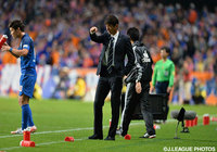 的確な采配で福岡を決勝へと導いた井原　正巳監督【Ｊ１昇格プレーオフ 準決勝 福岡vs長崎】（12/15）