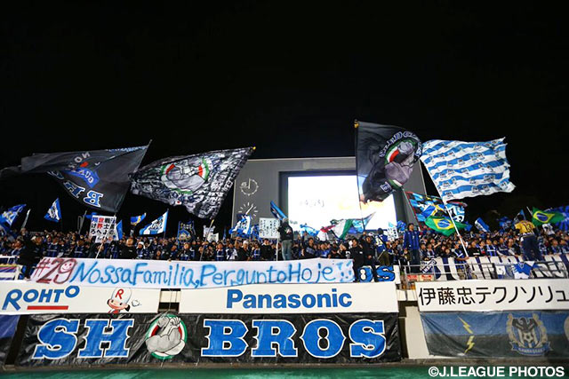 熱い大声援で選手を後押しするＧ大阪のファン・サポーター【明治安田ＣＳ 決勝 第1戦 Ｇ大阪vs広島】（4/21）