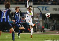 果敢なシュートで先制点を狙った清水　航平（広島）【明治安田ＣＳ 決勝 第1戦 Ｇ大阪vs広島】（11/21）