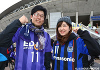 両チームのファン・サポーターが仲良く記念撮影【明治安田ＣＳ 決勝 第2戦 広島vsＧ大阪】（1/26）