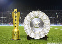 栄えある年間王者を待つ明治安田生命杯「球軌道」とシャーレ【明治安田ＣＳ 決勝 第2戦 広島vsＧ大阪】（3/26）