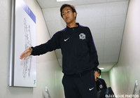 第1戦のMAN OF THE MATCHを受賞した柏　好文（広島）が会場入り【明治安田ＣＳ 決勝 第2戦 広島vsＧ大阪】（4/26）