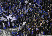 最終決戦に結集し、大声援を送るＧ大阪ファン・サポーター【明治安田ＣＳ 決勝 第2戦 広島vsＧ大阪】（9/26）