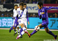 思い切り良くミドルシュートを放った宇佐美　貴史（Ｇ大阪）【明治安田ＣＳ 決勝 第2戦 広島vsＧ大阪】（14/26）