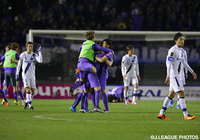 年間王者に返り咲き、歓喜の輪を作る広島イレブン【明治安田ＣＳ 決勝 第2戦 広島vsＧ大阪】（23/26）