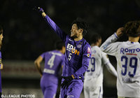 ホームで優勝を決め、ガッツポーズをとる千葉　和彦（広島）【明治安田ＣＳ 決勝 第2戦 広島vsＧ大阪】（24/26）