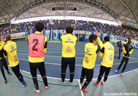 ウォーミングアップ前にファン・サポーターへ必勝を誓う大分イレブン【Ｊ２・Ｊ３入れ替え戦 第2戦 大分vs町田】（4/18）