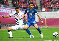 左サイドを駆け上がり、同点ゴールをアシストした亀川　諒史（福岡）【Ｊ１昇格プレーオフ 決勝 福岡vsＣ大阪】（16/25）