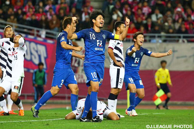 タイムアップの瞬間、ピッチ上で明暗が分かれた両チーム【Ｊ１昇格プレーオフ 決勝 福岡vsＣ大阪】（19/25）