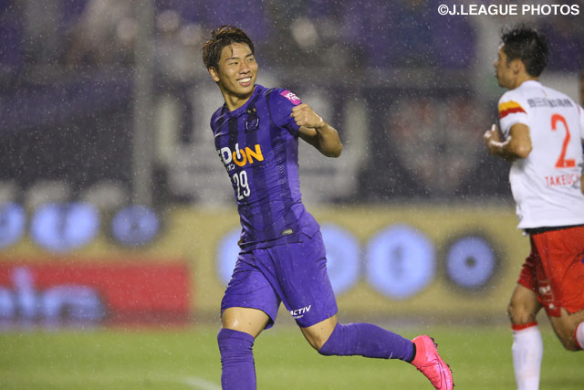 PKを落ち着いて決めてリーグ戦5得点目を挙げた（2nd 第9節 vs名古屋）【ベストヤングプレーヤー賞 浅野 拓磨】