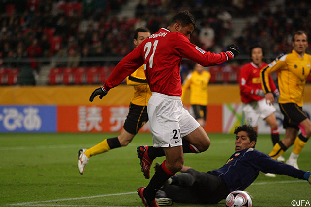 貴重な追加点を挙げたワシントン（準々決勝 セパハン戦）【クラブＷ杯 2007年大会 浦和】