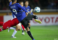 ボレーシュートを放つルーカス（3位決定戦 パチューカ戦）【クラブＷ杯 2008年大会 Ｇ大阪】