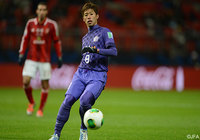 中盤でパスを送る森崎(和) （準々決勝 アルアハリ戦）【クラブＷ杯 2012年大会 広島】