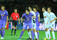 セットプレーでポジショニング争いをする森脇（開幕戦 オークランドシティ戦）【クラブＷ杯 2012年大会 広島】