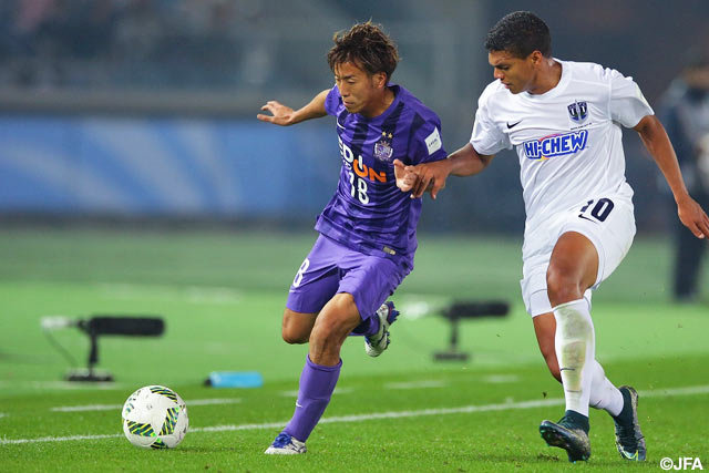 右サイドからのクロスでチャンスを作った柏　好文（広島）【クラブＷ杯 開幕戦 広島vsオークランドシティ】（8/10）