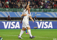 3点目を演出したミキッチと交代出場からわずか3分後に得点した浅野　拓磨（広島 #29）【クラブＷ杯 準々決勝 マゼンベvs広島】（10/12）