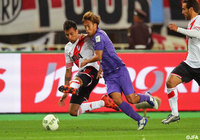 右サイドでドリブル突破を図る柏　好文（広島）【クラブＷ杯 準決勝 広島vsリバープレート】（8/15）