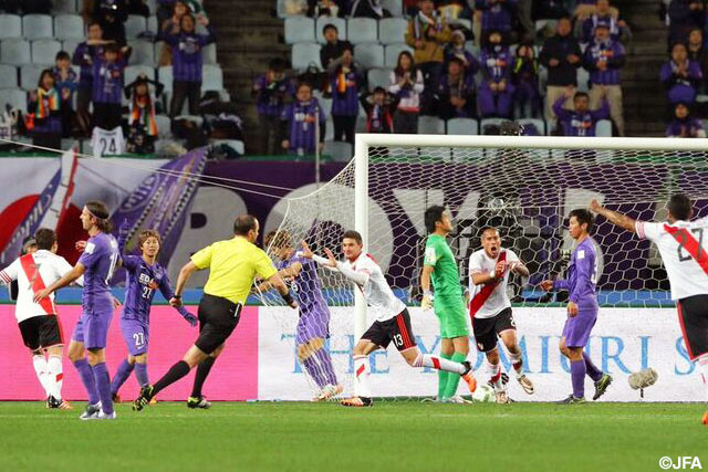ルーカス　アラリオ（#13）がこぼれ球を頭で押し込んで先制したリバープレート【クラブＷ杯 準決勝 広島vsリバープレート】（11/15）