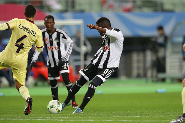 シュートを放つムブワナ サマタ【クラブＷ杯 5位決定戦 クラブアメリカvsマゼンべ】