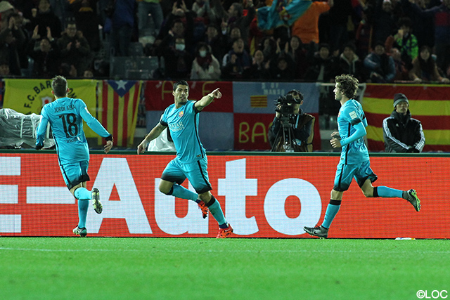 50分、背後からのボールを上手くコントロールし2点目を決めたスアレス【クラブＷ杯 準決勝 バルセロナvs広州恒大】