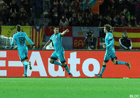 50分、背後からのボールを上手くコントロールし2点目を決めたスアレス【クラブＷ杯 準決勝 バルセロナvs広州恒大】