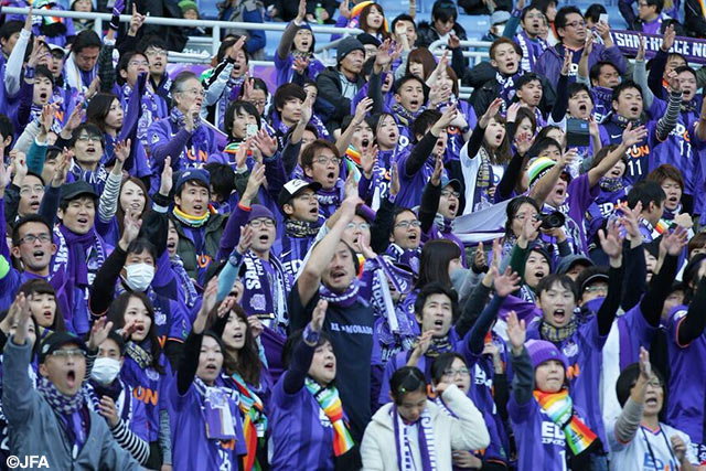 熱い大声援で選手を後押しする広島のファン・サポーター【クラブＷ杯 3位決定戦 広島vs広州恒大】（4/21）