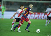 バルセロナの中盤を掌握するアンドレス イニエスタ（バルセロナ）【クラブＷ杯 決勝 リバープレートvsバルセロナ】