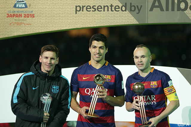 ゴールデンボール(スアレス)、シルバーボール(メッシ)、ブロンズボール(イニエスタ)を受け取る3選手【クラブＷ杯 決勝 リバープレートvsバルセロナ】