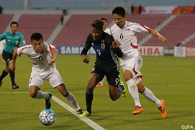 果敢に攻め込むFW鈴木 武蔵【リオ五輪・アジア最終予選　日本vs北朝鮮】