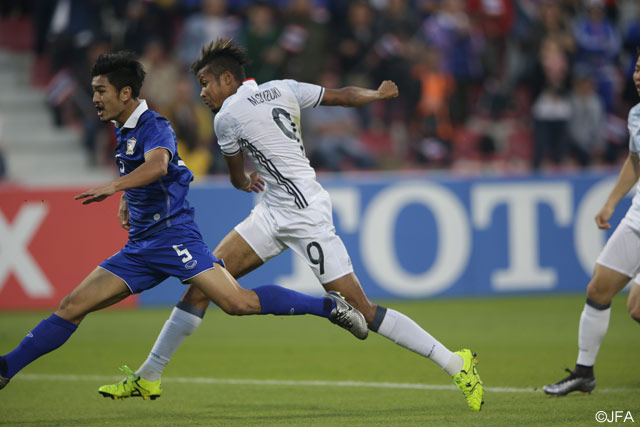 先制点となった鈴木 武蔵（新潟）のシュートシーン【リオ五輪・アジア最終予選　タイvs日本】