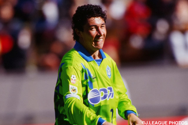 ベッチーニョの追加点で平塚のリードは2点に【1995年 平塚vsＶ川崎】