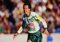 PK戦で最後のキッカーを務めた柱谷 哲二(Ｖ川崎)【1995年 平塚vsＶ川崎】