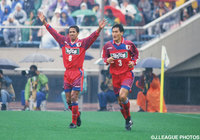 同点弾を決めたマジーニョ(鹿島)【1997年 鹿島vsＶ川崎】