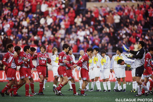 激闘を演じた両チームの選手たち【1999年 鹿島vs清水】