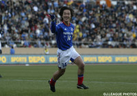 確実にPKを決めた奥 大介(横浜FM)【2004年 横浜FMvs磐田】