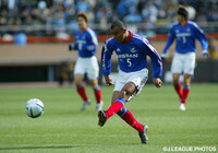 左サイドを縦横無尽に駆け上がったドゥトラ(横浜FM)【2004年 横浜FMvs磐田】