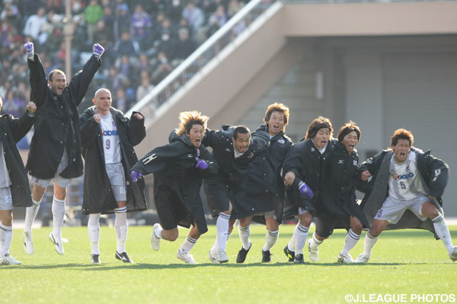 PK戦の末、歓喜の雄叫びをあげる広島メンバー【2008年 鹿島vs広島】