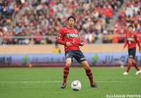 中田 浩二(鹿島)は落ち着いたプレーで中盤を引き締めた【2010年 鹿島vsＧ大阪】