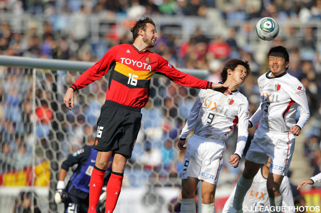 空中戦で存在感を放ったケネディ(名古屋)【2011年 名古屋vs鹿島】