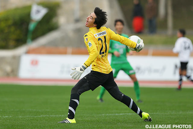 後半からゴールマウスに立った阿波加（札幌）【ＪＳＮＹＣ２０１６ 東京Ｖvs札幌】（4/9）